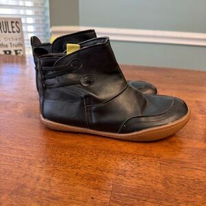 Women's Black Leather Minimalist Barefoot Ankle Boots - Orthopedic Style size 7